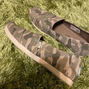 Toms size 7